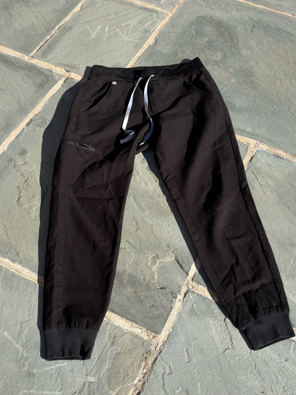 FIGS Zamora Jogger Scrub Pants - Picture 5 of 10